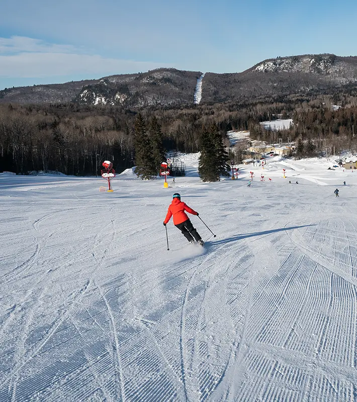 downhill-skiing-features