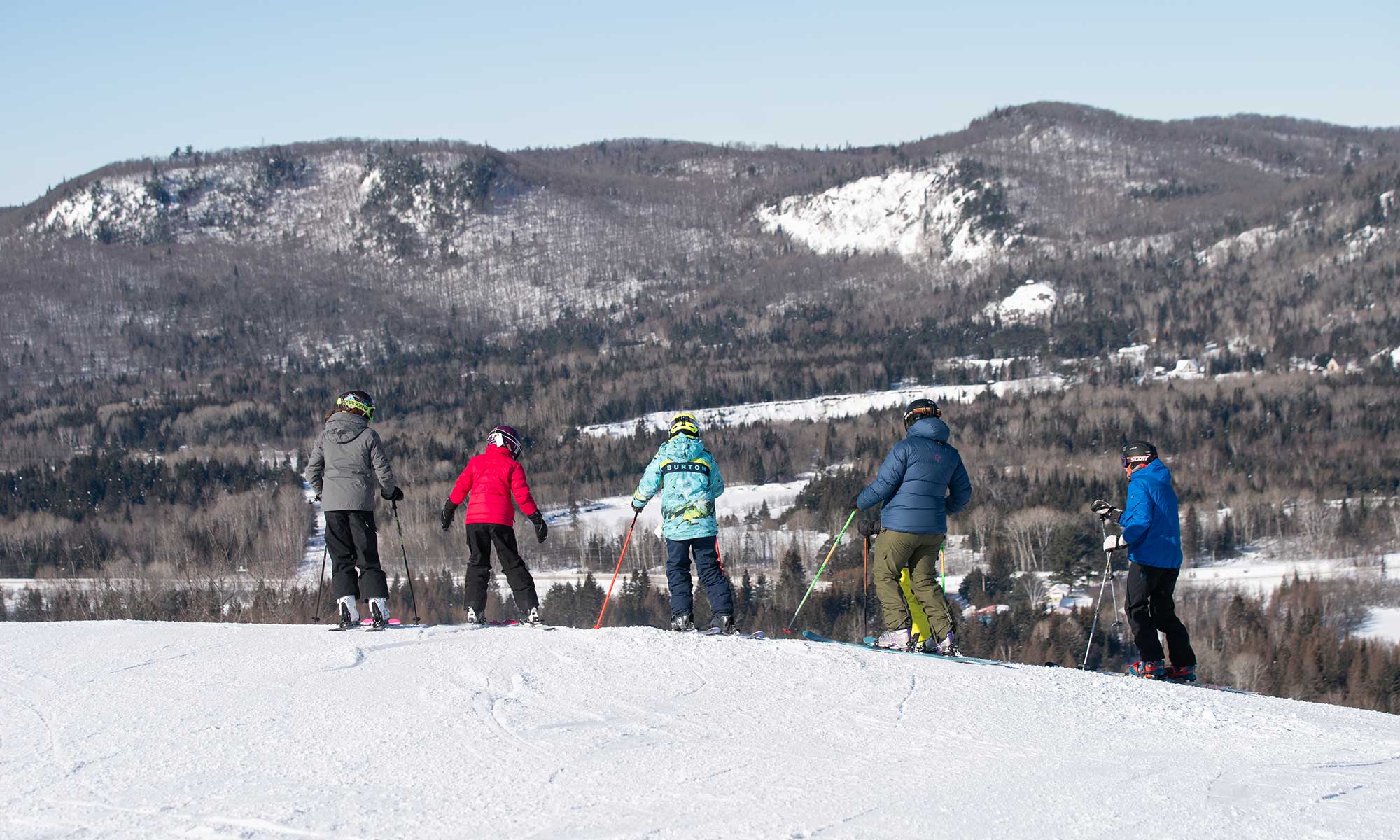 cfield-searchmontresort-familyskiing