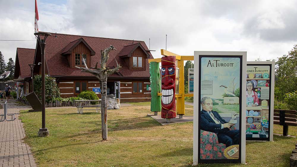 wawa visitor centre gitchee goomee