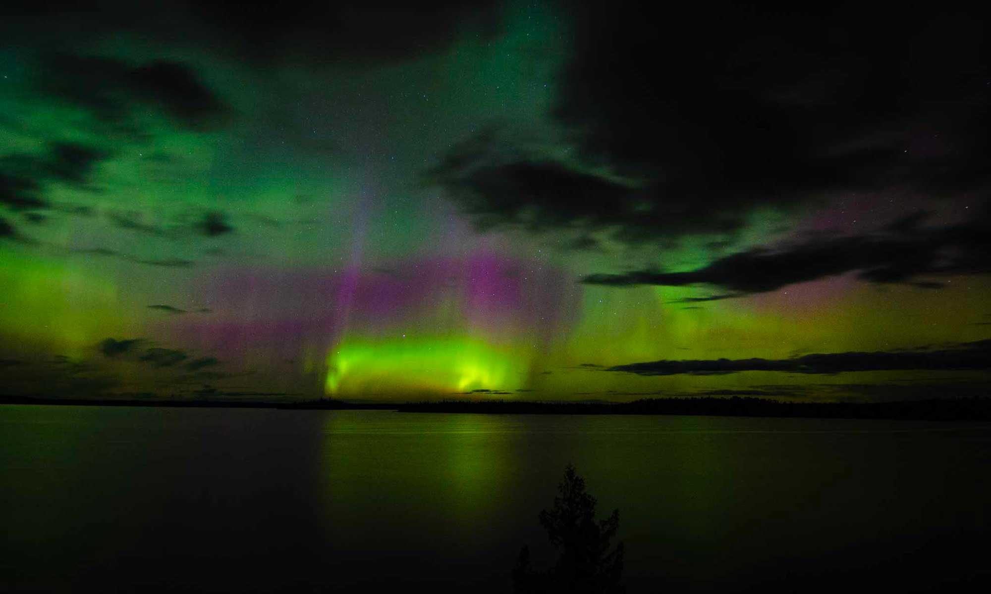 bracelakeoutfitters-northernlights