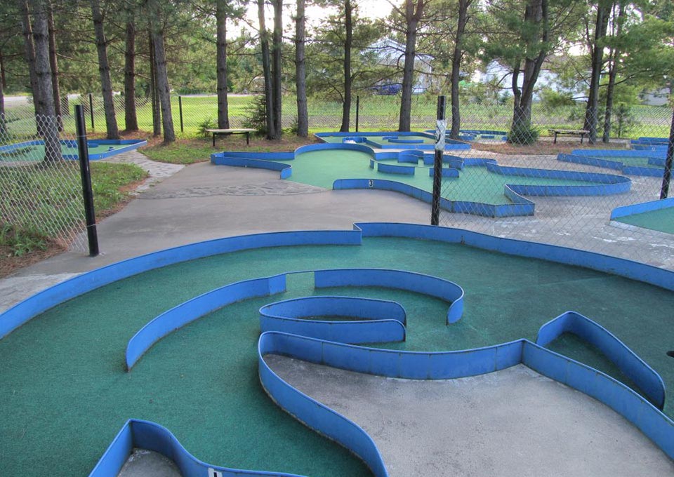 dinosaur-valley-mini-golf-main