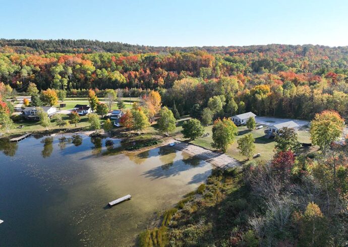 granary-lake-retreat-main