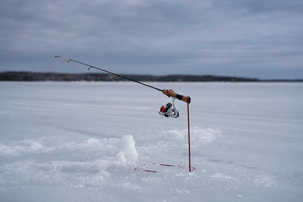 tip-up setup ice fishing